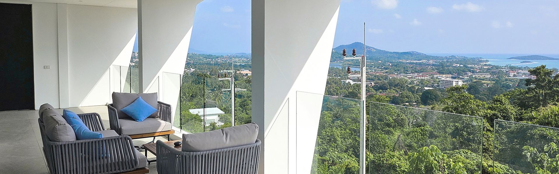 Veyla - Sea Villa - Relaxing pool view from the living area
